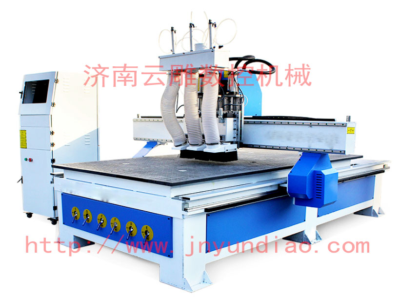 櫥柜門數(shù)控開料機，初冬時期數(shù)控開料機的保養(yǎng)常識