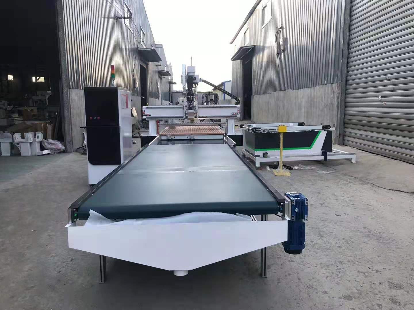 板式家具櫥柜門數(shù)控開料機(jī)